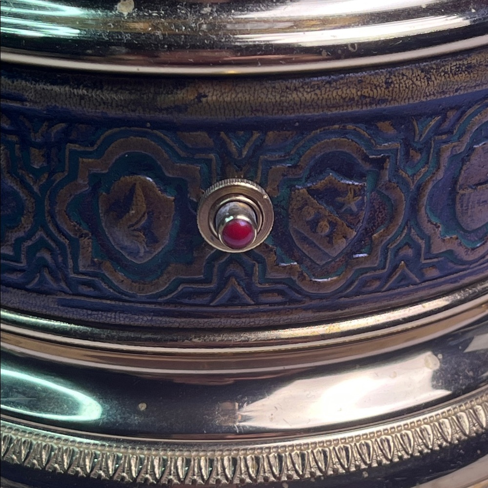 Vintage MUSICAL CAROUSEL CIGARETTE LIPSTICK MUSIC BOX REUGE SWISS MOVEMENT RARE - Picture 9 of 17